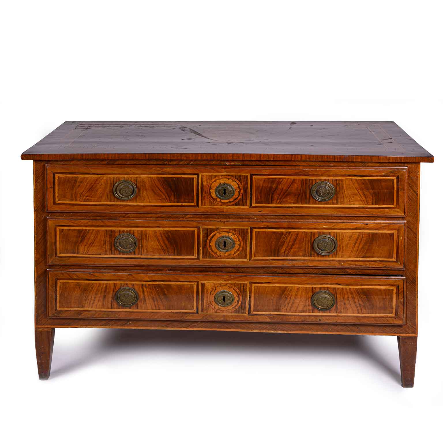 jakie antyczne komody do salonu