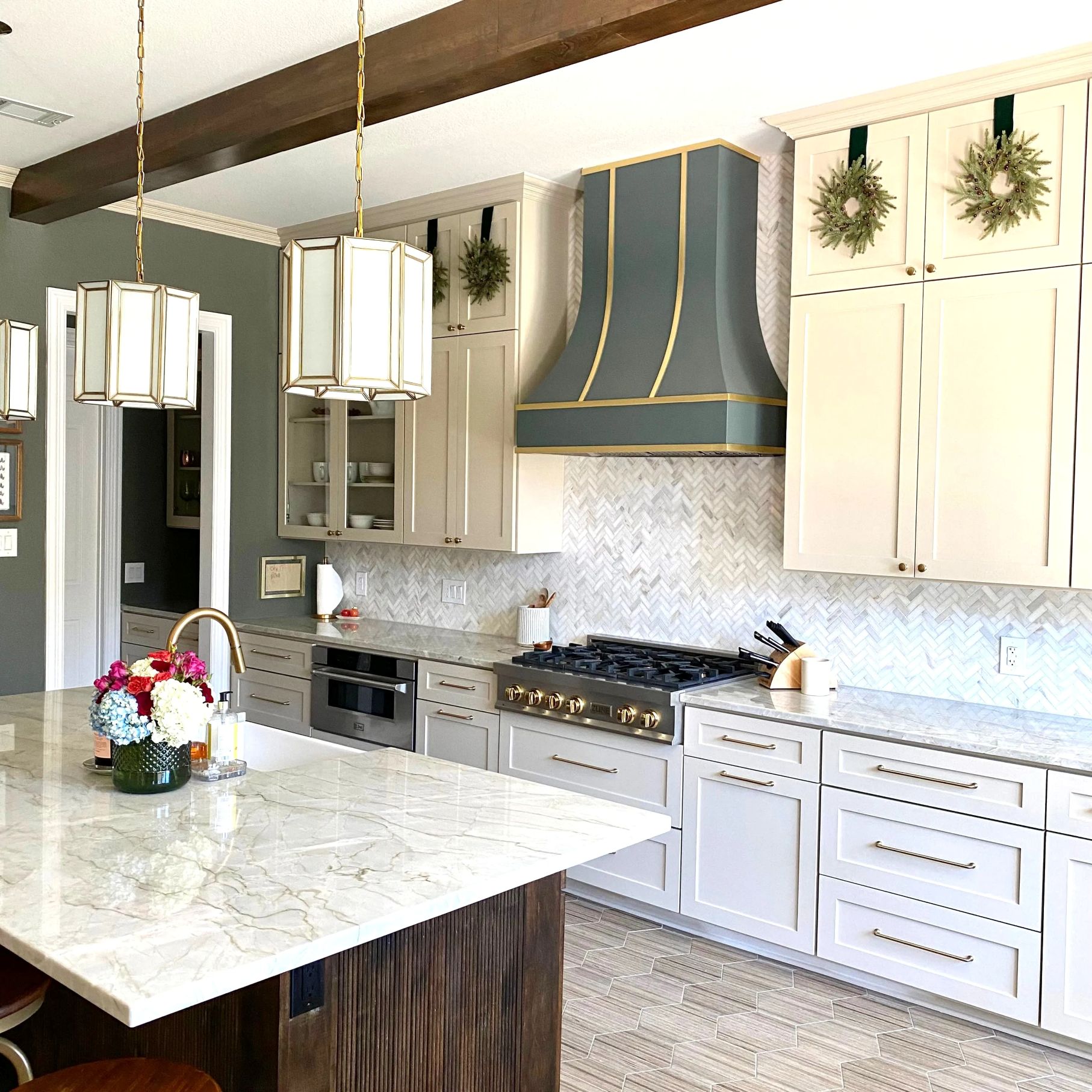 Sprawdzona marka okapu w kuchni – jak wybrać niezawodny model?