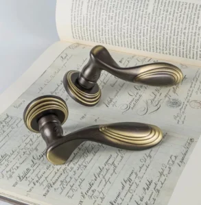Klamki Vintage W Swiecie Minimalizmu Czy Stare Uchwyty Pasuja Do Nowych Wnetrz