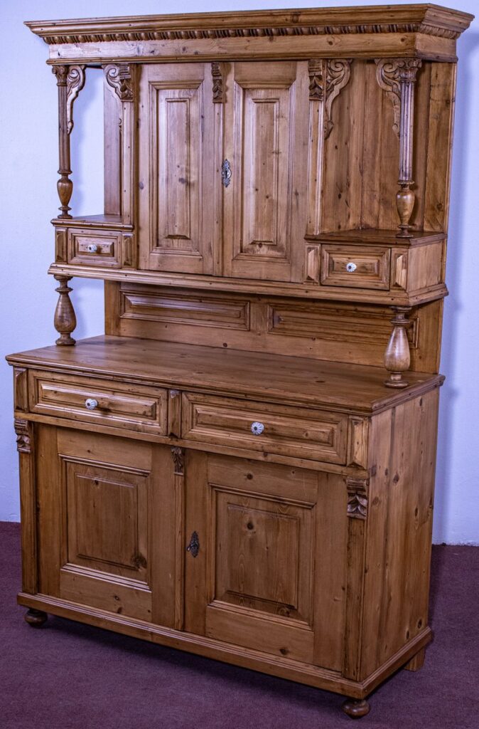 Antyczny kredens – czy pasuje do nowoczesnej kuchni?